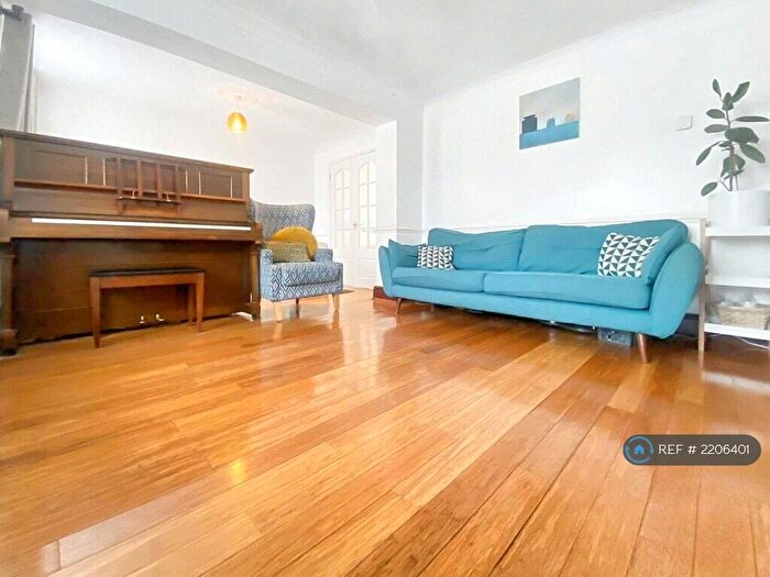 4 Bedroom End Of Terrace House To Rent In Walsham Road, Chatham, ME5