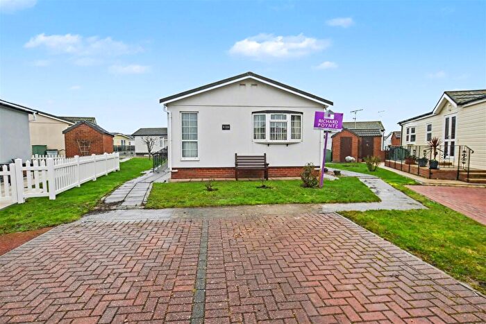 2 Bedroom Park Home For Sale In Lots Of Parking - No Chain Kings Park, Creek Road, Canvey Island, SS8