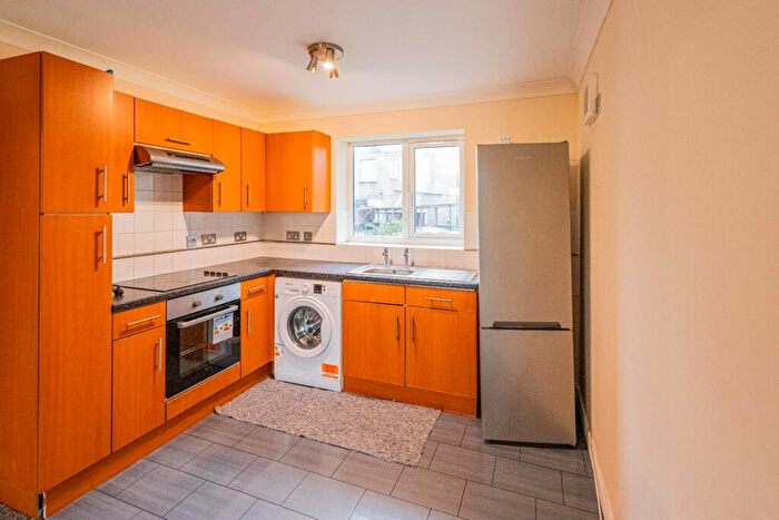 2 Bedroom Flat To Rent In Braemar Crescent, Bristol, BS7