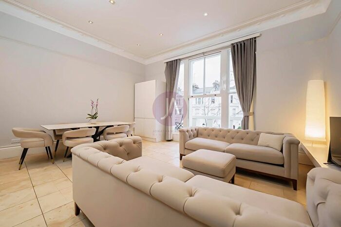 1 Bedroom Flat To Rent In Palace Gardens Terrace, Notting Hill, London, W8