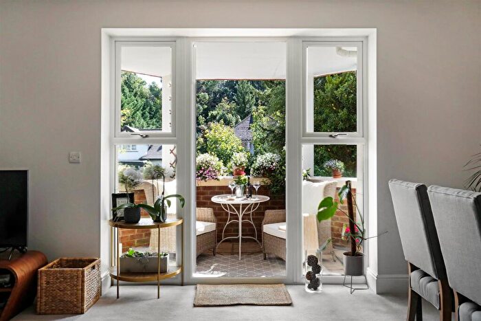 2 Bedroom Apartment For Sale In Woodcote Valley Road, Purley, CR8