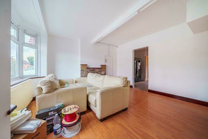 4 Bedroom Semi-Detached House To Rent In Orchard Grove, Edgware, HA8