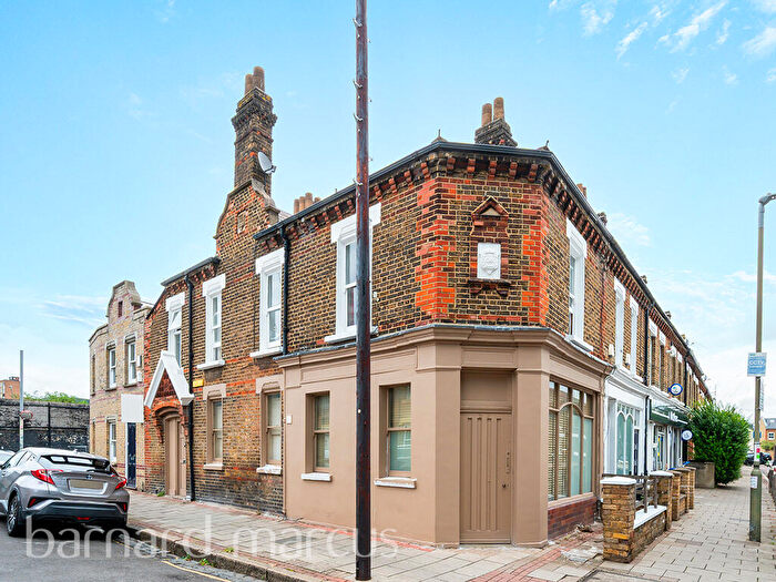 2 Bedroom Apartment To Rent In Eversleigh Road, London, SW11