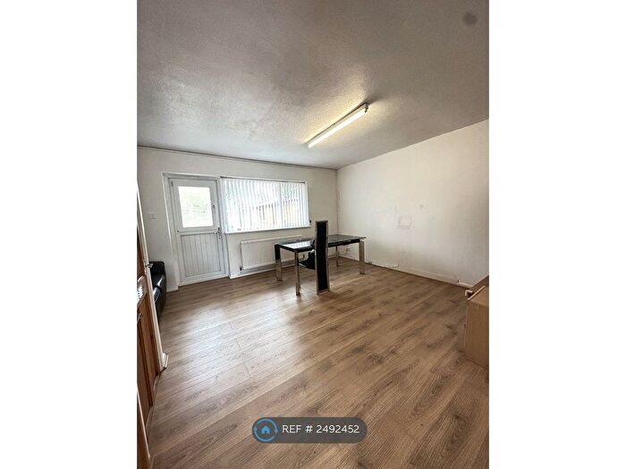 3 Bedroom End Of Terrace House To Rent In Ridgway Street, Manchester, M40