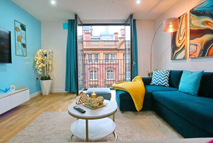 1 Bedroom Flat For Sale In Piccadilly Place, Manchester, M1
