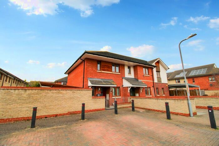 2 Bedroom End Of Terrace House To Rent In Baffin Road, Gravesend, Kent, DA12