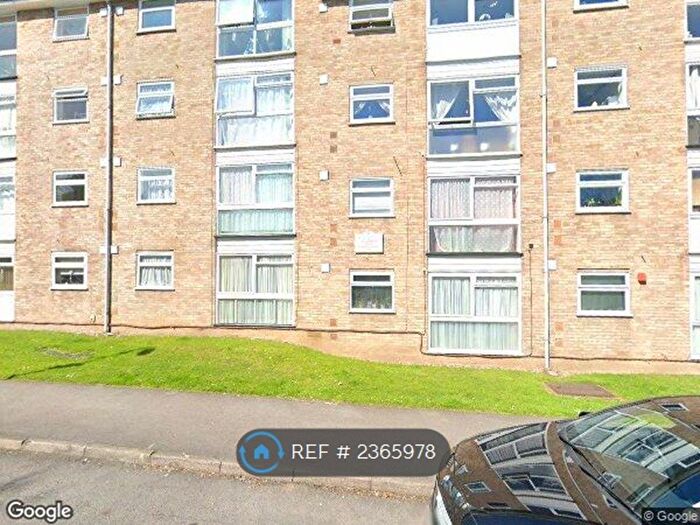 2 Bedroom Flat To Rent In Holdbrook Way, Romford, RM3