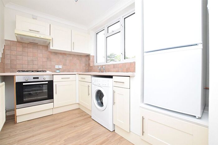 2 Bedroom Flat To Rent In Main Road, Gidea Park, Romford, RM2