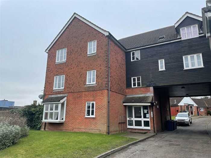 1 Bedroom Apartment To Rent In Deodora Close, London, N20