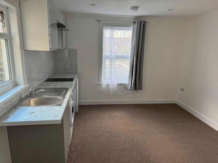 Studio To Rent In Craven Park, Harlesden, NW10