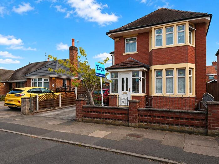 4 Bedroom Detached House For Sale In Burnside Avenue, Blackpool, FY4