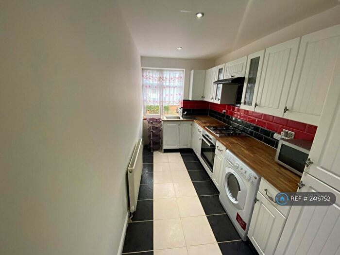 1 Bedroom Flat To Rent In Station Lane, Hornchurch, RM12