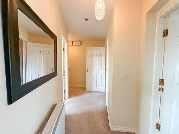 2 Bedroom Flat For Sale In Grebe Close, Dunston, Gateshead, NE11