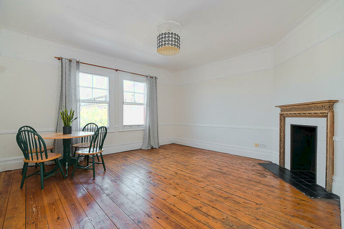 3 Bedroom Flat To Rent In Sheengate Mansions, SW14