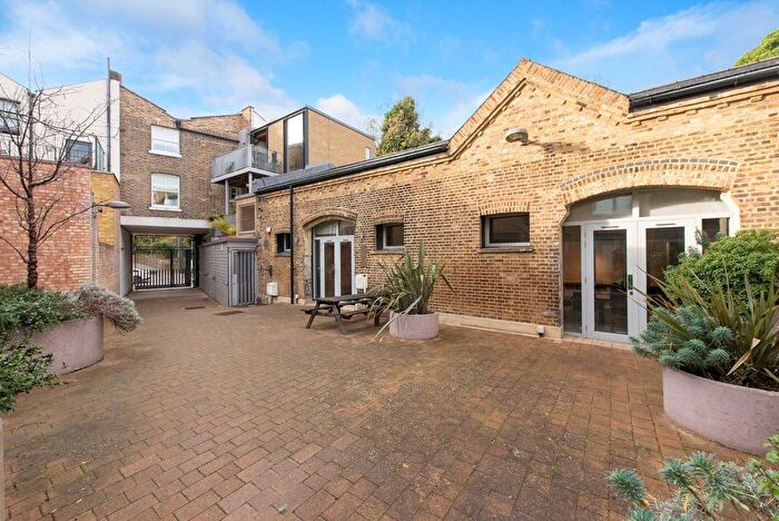 2 Bedroom Flat For Sale In Caledonian Road, London, N1