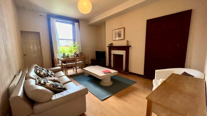 2 Bedroom Flat To Rent In Victoria Square, Jesmond, Newcastle Upon Tyne, NE2