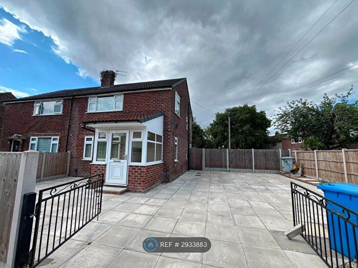 3 Bedroom Semi-Detached House To Rent In Massey Road, Sale, M33