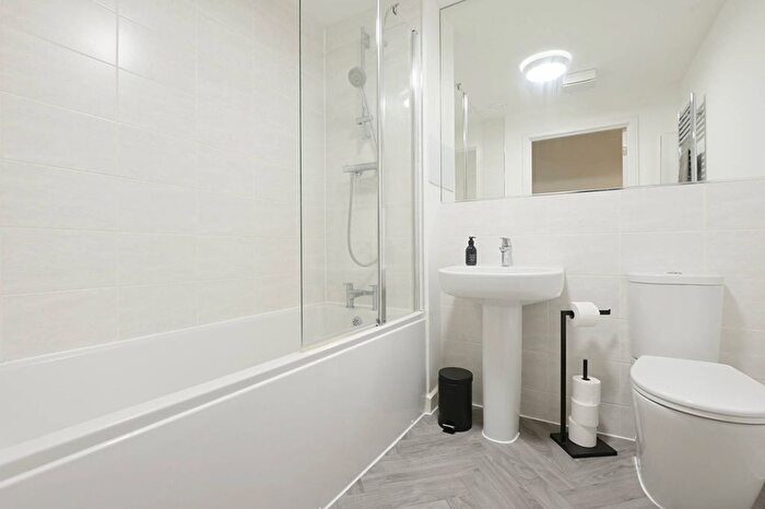 2 Bedroom Flat For Sale In Cowgill Gardens, Liberton, Edinburgh, EH16