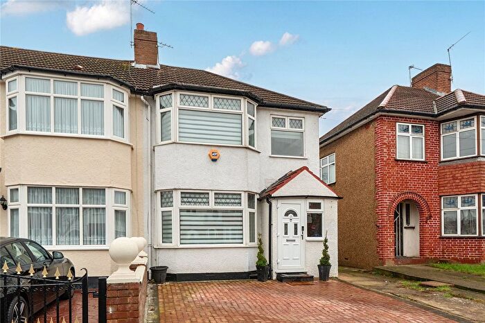 3 Bedroom End Terrace House For Sale In New Park Avenue, Palmers Green, London, N13