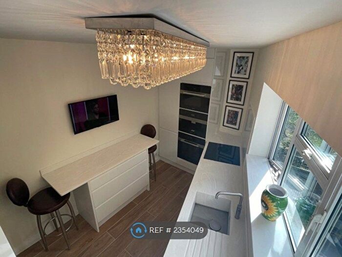 2 Bedroom Flat To Rent In Luxborough St, London, W1U