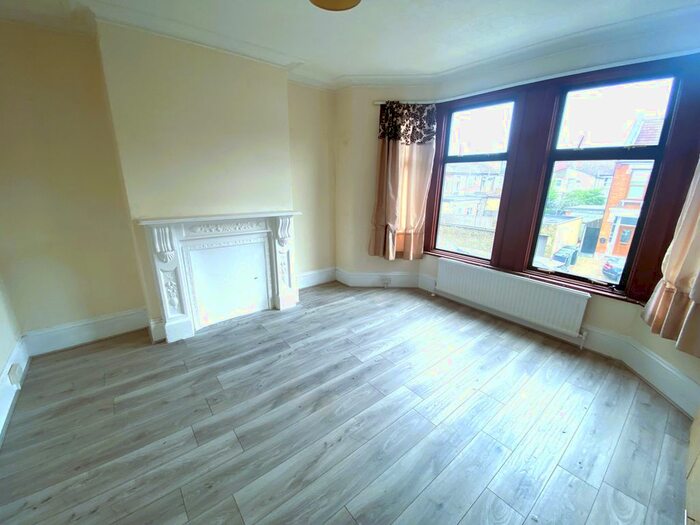 3 Bedroom Semi-Detached House To Rent In Reigate Road, Ilford, IG3