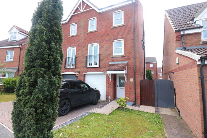 3 Bedroom Semi-Detached House To Rent In Myrtle Way, Brough, HU15