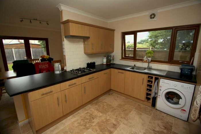 3 Bedroom Chalet To Rent In Prince Avenue, Westcliff On Sea, SS0