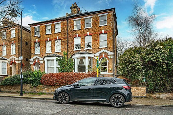 2 Bedroom Flat For Sale In Hartham Road, Hillmarton Conservation Area, London, N7