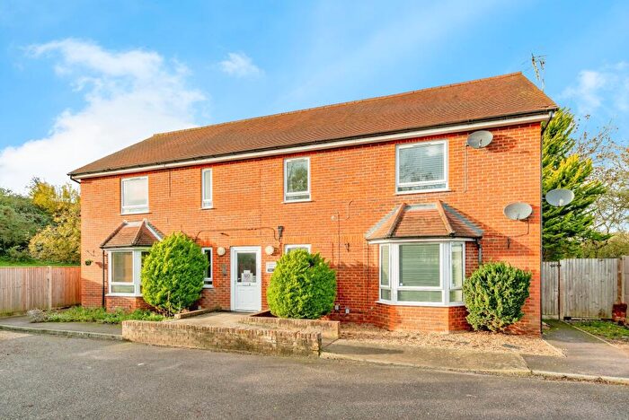 2 Bedroom Flat For Sale In Denton Close, Redhill, RH1