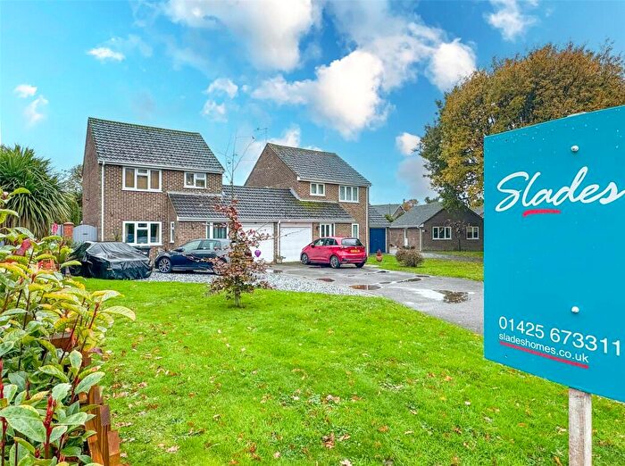 3 Bedroom Link Detached House For Sale In Rosehill Drive, Bransgore, Christchurch, Dorset, BH23