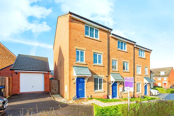 4 Bedroom End Of Terrace House For Sale In Mayfly Road, Northampton, Northamptonshire, NN4