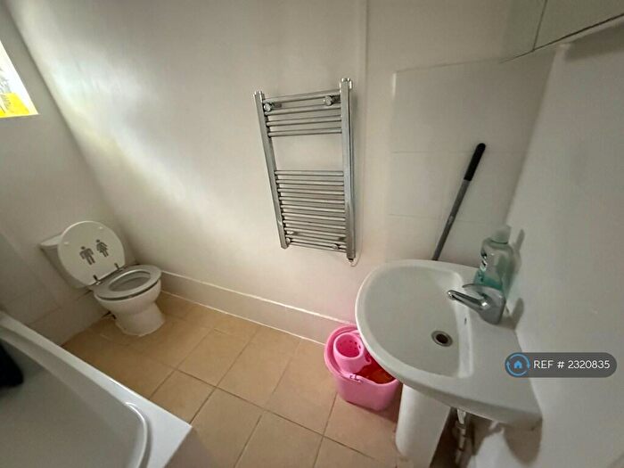2 Bedroom Flat To Rent In Calder Road, Maidstone, ME14