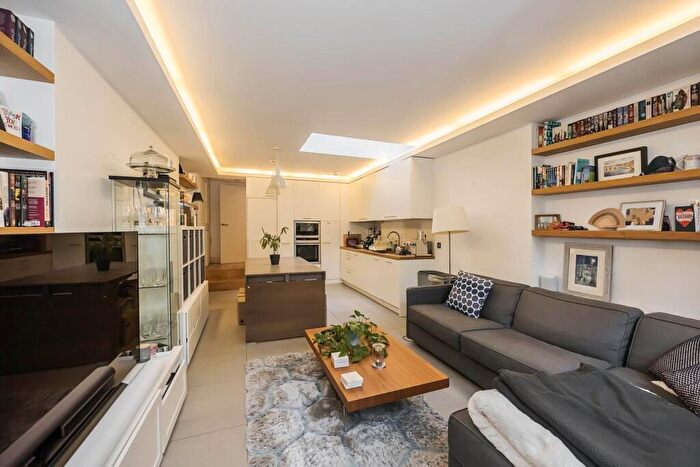2 Bedroom Maisonette To Rent In Liverpool Road, Barnsbury, N1