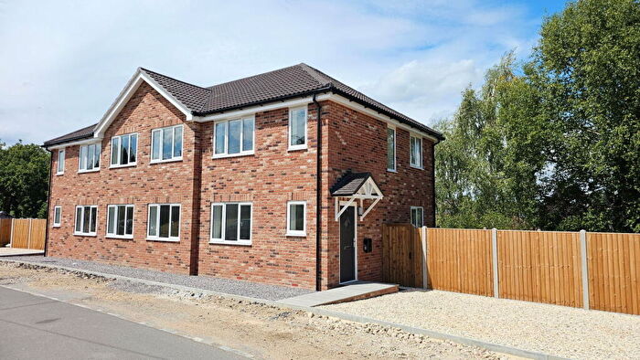 3 Bedroom Maisonette For Sale In Pond Close, Newbury, RG14