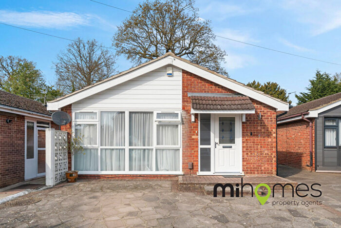 2 Bedroom Detached Bungalow For Sale In The Spinney, Potters Bar, EN6