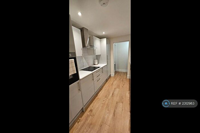 5 Bedroom Terraced House To Rent In Harrowden Road, Bedford, MK42