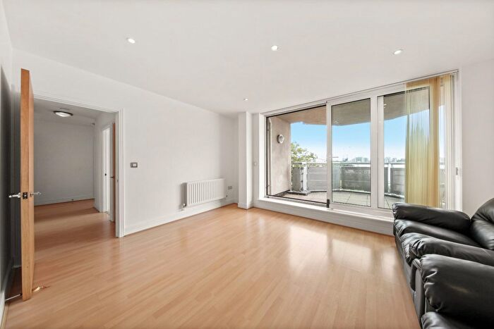 3 Bedroom Flat To Rent In Wards Wharf Approach, Silvertown, E16