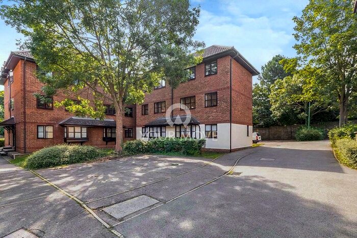 2 Bedroom Flat To Rent In Osbourne Road, Dartford, Kent, DA2