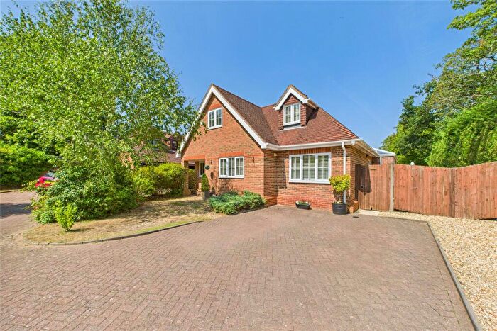 3 Bedroom Detached House For Sale In Willowside, Woodley, Reading, Berkshire, RG5