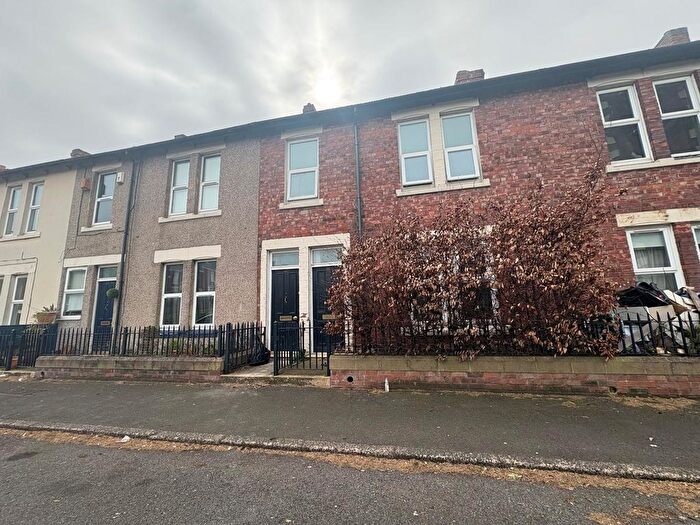 3 Bedroom Flat To Rent In Bensham Avenue, Gateshead, NE8