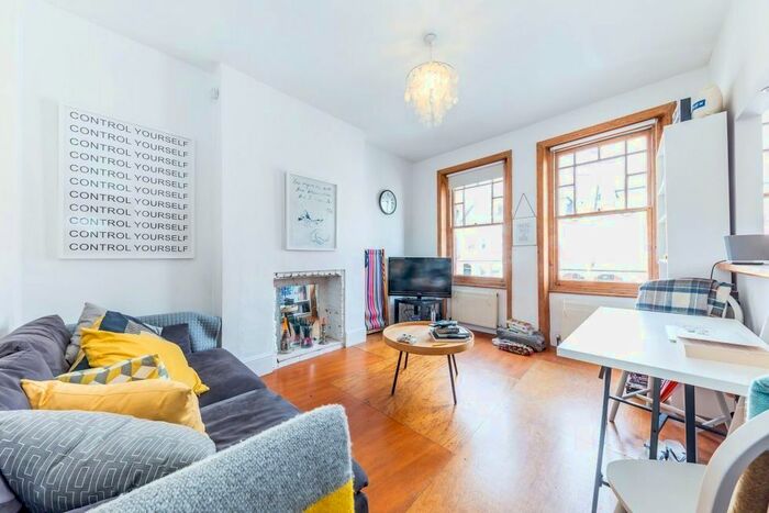 2 Bedroom Flat To Rent In Glebe Road, London, N8