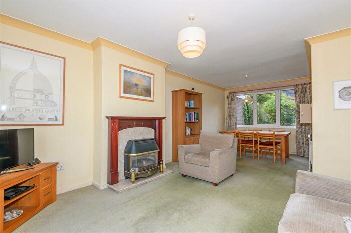 3 Bedroom House For Sale In Kings View, Southowram, Halifax, HX3