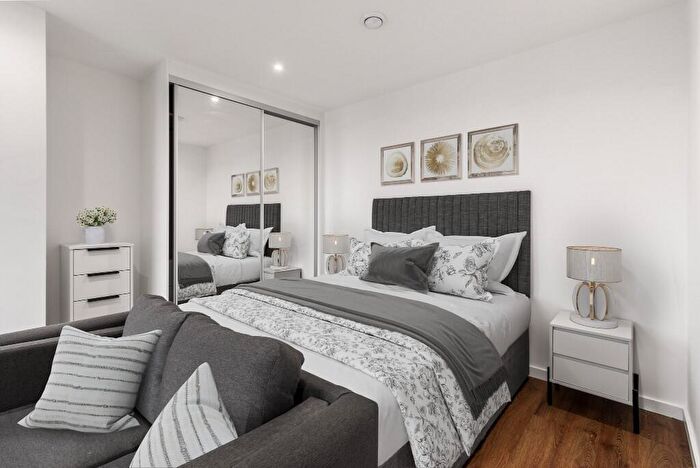 Studio To Rent In Silvertown Way, London, E16