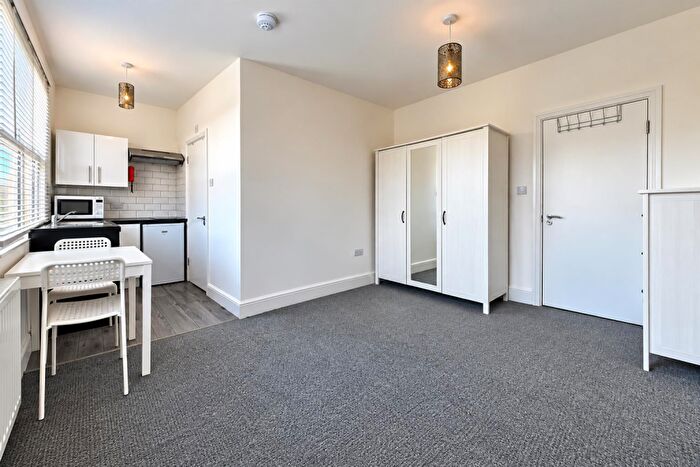 Studio To Rent In Lancaster Road, Finsbury Park, N4