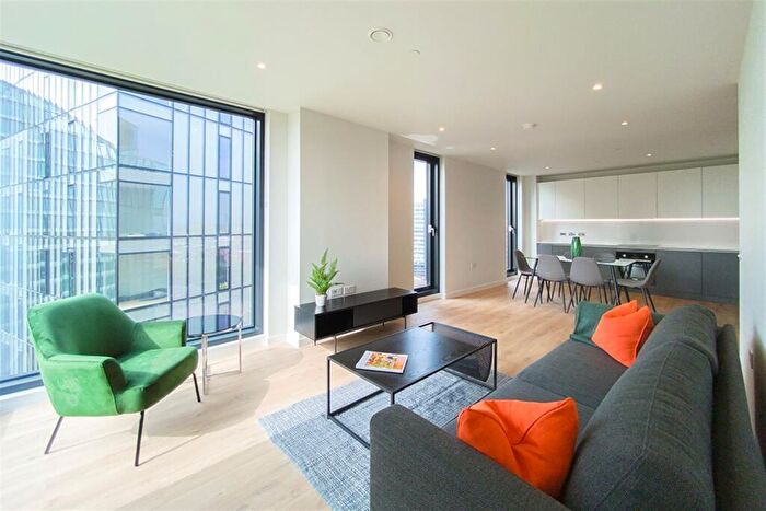 3 Bedroom Apartment To Rent In The Stile, Meadowside, M4