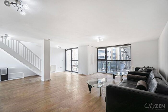 2 Bedroom Flat To Rent In Nougat Court, Taylor Place, Bow, E3
