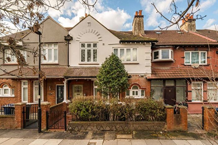 3 Bedroom Flat For Sale In Horn Lane, Acton, W3