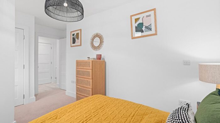 1 Bedroom Flat For Sale In Grovelands Road, Purley, CR8