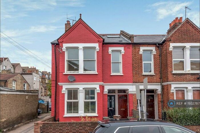 3 Bedroom Maisonette To Rent In Inglemere Road, London, CR4