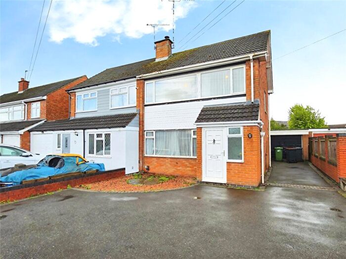 3 Bedroom Semi Detached House For Sale In Radnor Drive, Nuneaton, Warwickshire, CV10